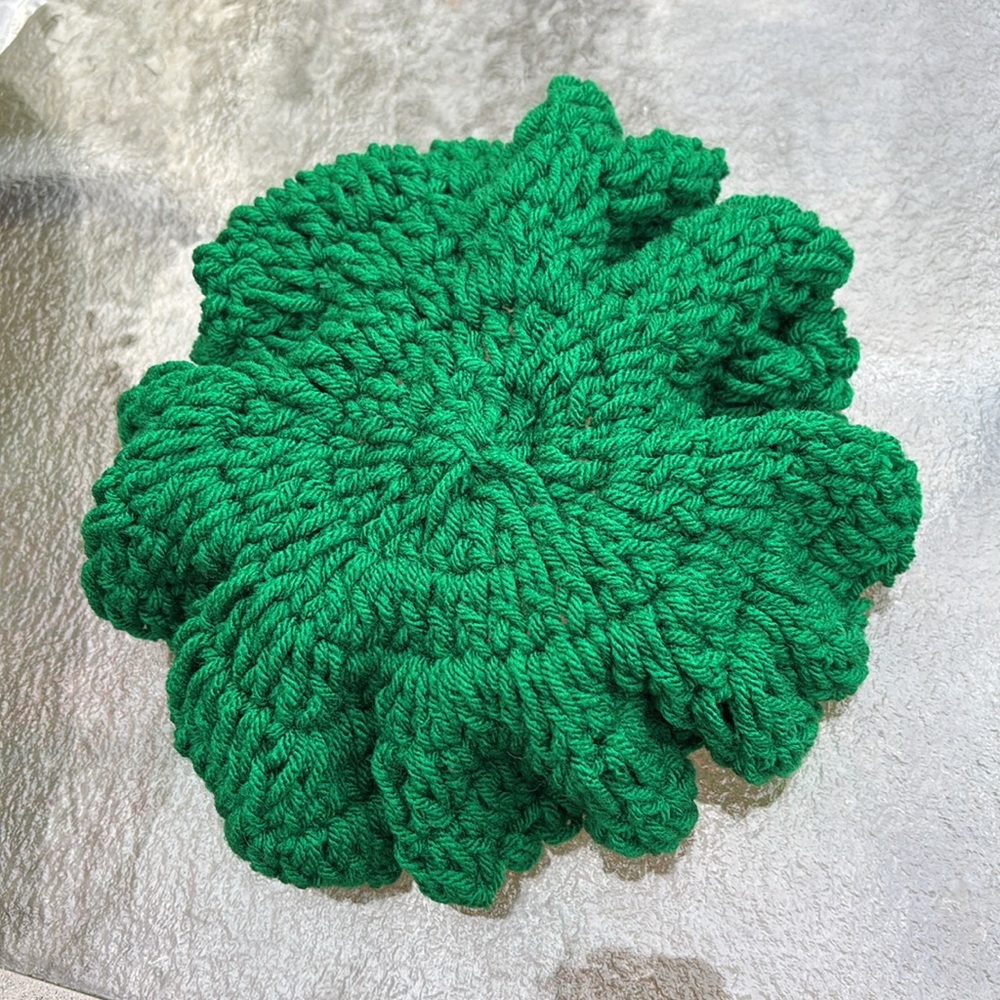 BEANIE HANDMADE WOMENS 
NEW